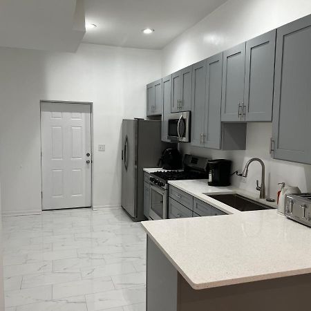 Adorable 2 Bedroom Apartment With Free Street Parking シカゴ エクステリア 写真