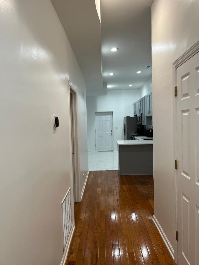 Adorable 2 Bedroom Apartment With Free Street Parking シカゴ エクステリア 写真