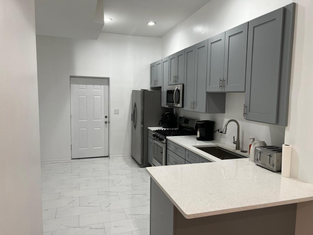 Adorable 2 Bedroom Apartment With Free Street Parking シカゴ エクステリア 写真