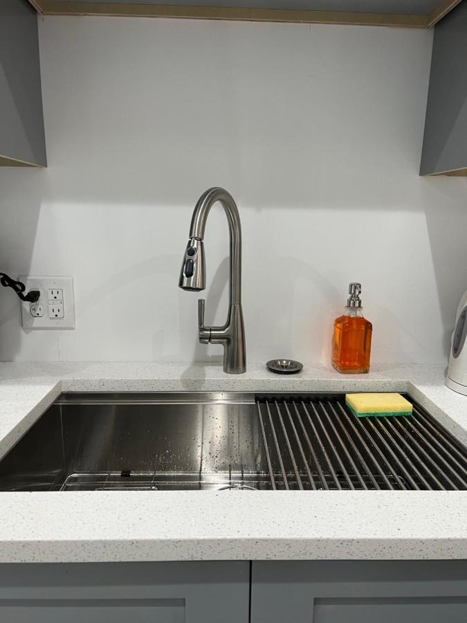 Adorable 2 Bedroom Apartment With Free Street Parking シカゴ エクステリア 写真
